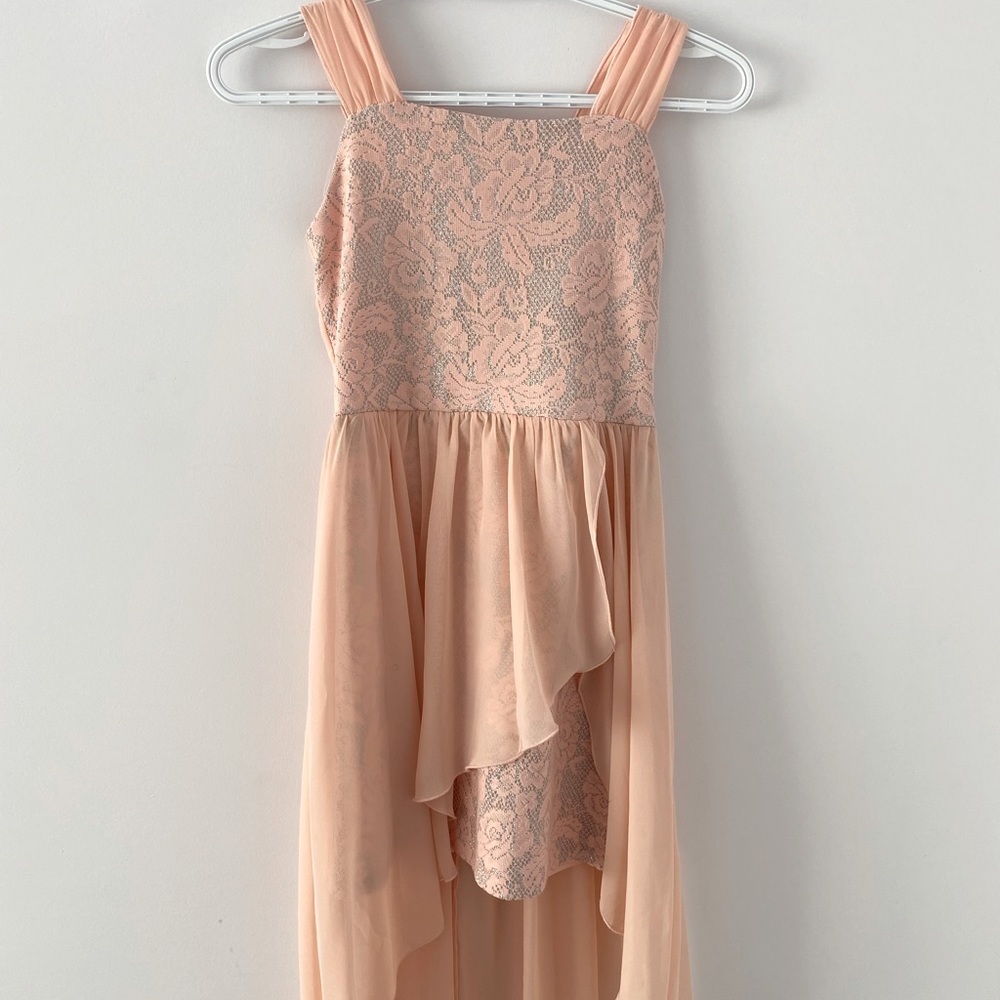 I am selling an skirt dress, it’s size 12 in Canada ( for kids)